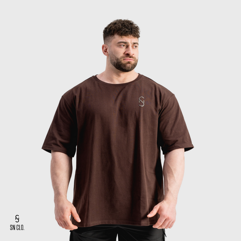 Man wearing a brown t-shirt with a SN Clo logo on a white background